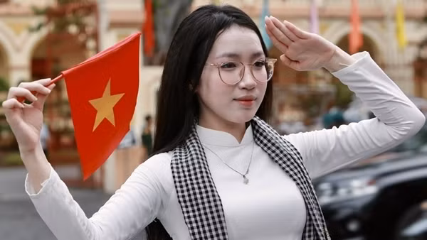 Người dân nô nức đón Lễ kỷ niệm 50 năm Ngày Giải phóng miền Nam