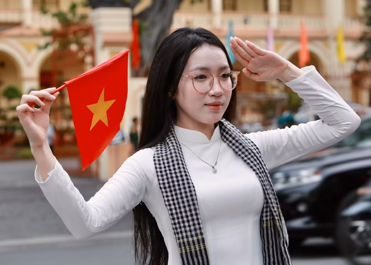 Người dân nô nức đón Lễ kỷ niệm 50 năm Ngày Giải phóng miền Nam -0
