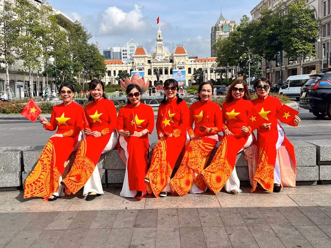 TP Hồ Chí Minh rực rỡ sắc màu, tưng bừng kỷ niệm 50 năm Giải phóng miền Nam -0
