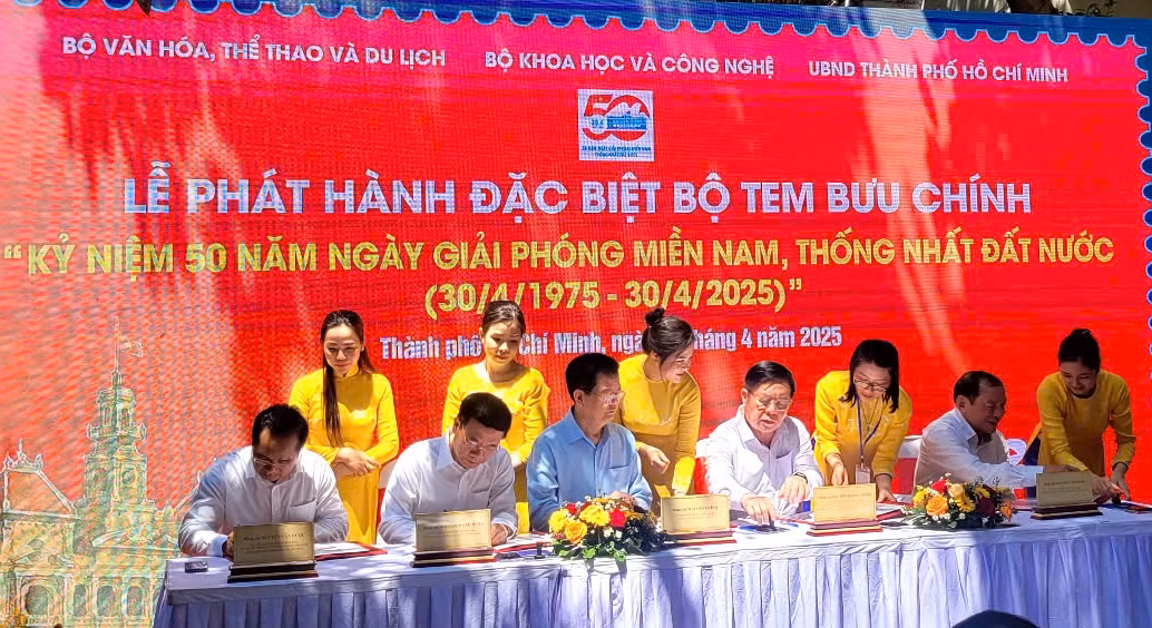 Khai trương Trung tâm Báo chí phục vụ Đại lễ 30/4 -3