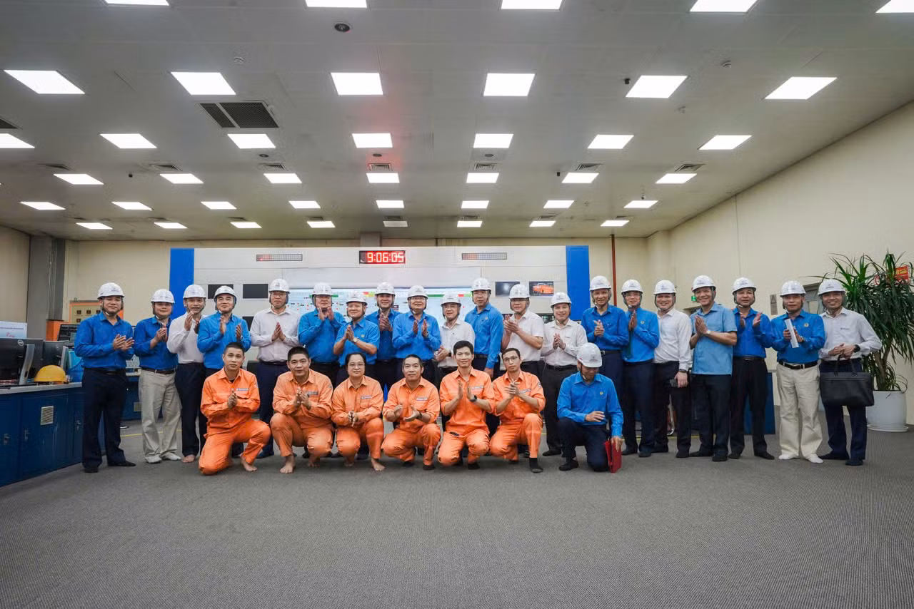 Tổng LĐLĐ Việt Nam thăm hỏi, động viên người lao động Công ty Cổ phần Nhiệt điện Quảng Ninh -0