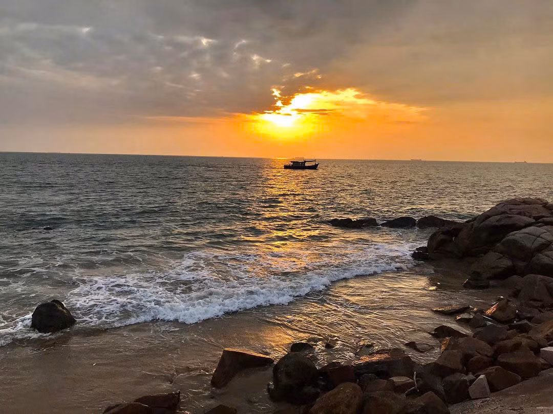 Cựu Đại tá Công an dũng cảm lao xuống biển cứu người đuối nước -0