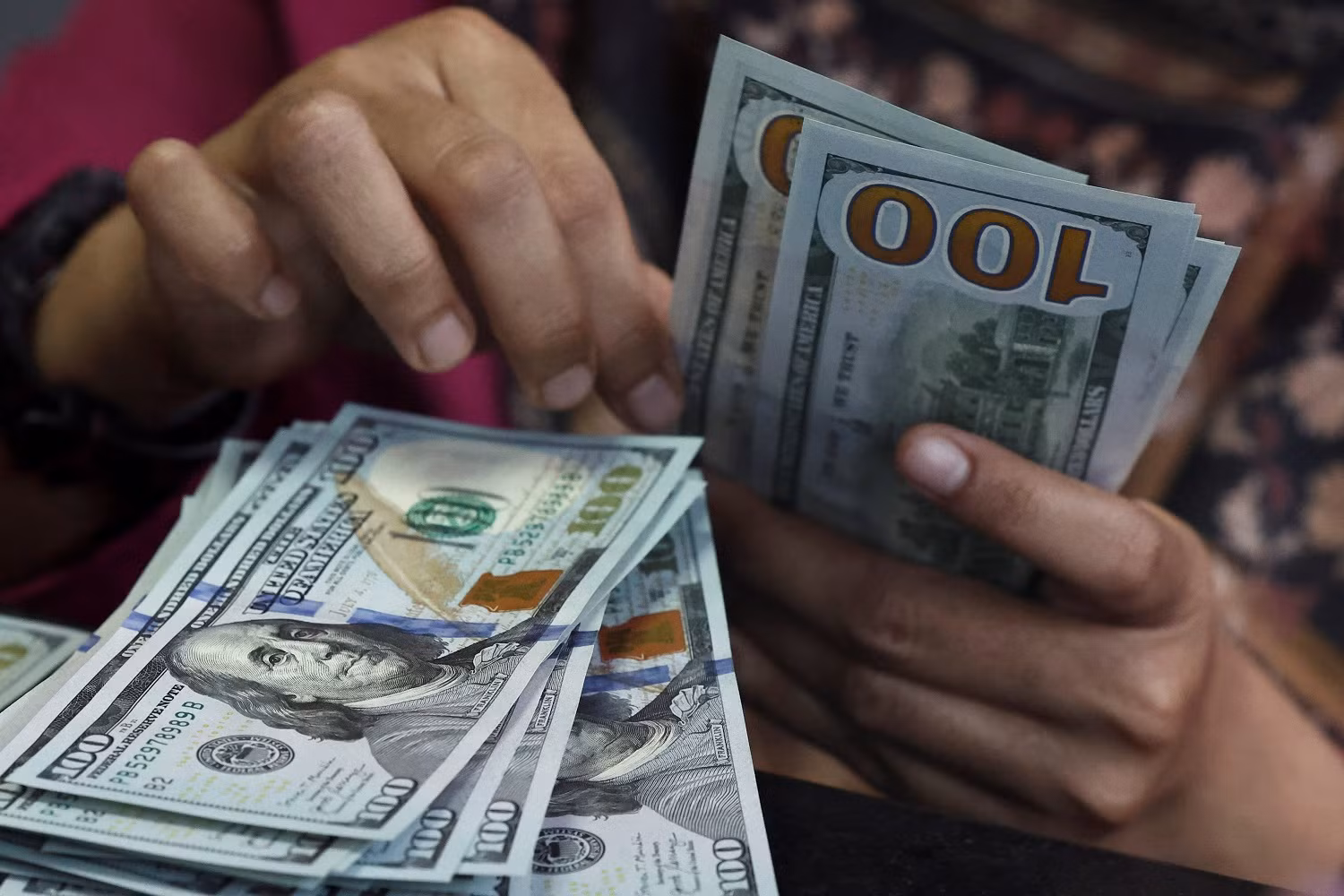 “Người được, kẻ mất” giữa cơn bão giá USD -0