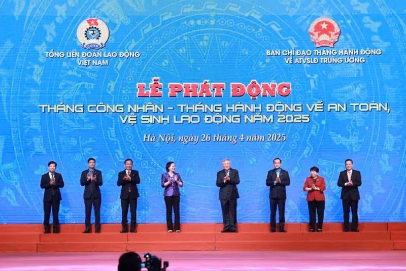 Đảng và Nhà nước luôn quan tâm tạo môi trường làm việc an toàn, lành mạnh cho đội ngũ công nhân, người lao động -0