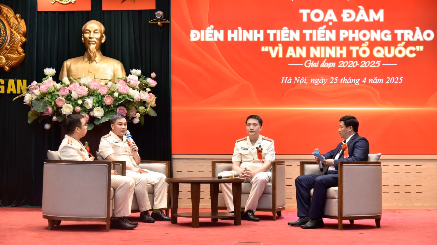 Cục Cảnh sát QLHC về TTXH tuyên dương điển hình tiên tiến phong trào thi đua 