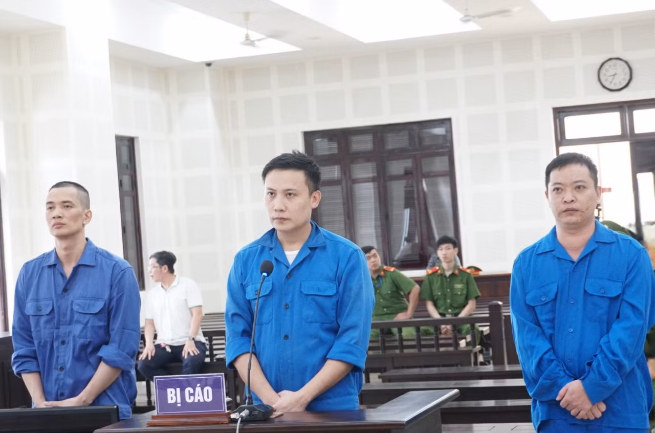 Hơn 100 tấn thuốc bắc “đội lối” mơ, táo, hạt điều vào Việt Nam -0