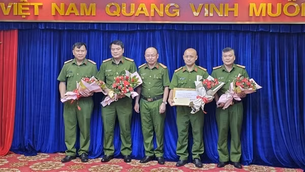 Khen thưởng các đơn vị khám phá nhanh vụ giết người