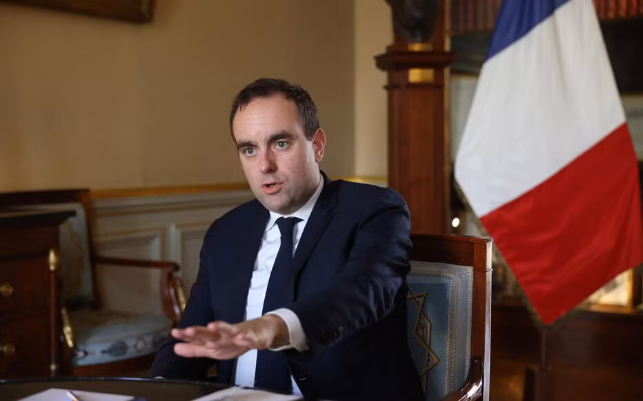 Pháp sẽ bơm hàng trăm xe bọc thép VAB và tên lửa Aster sang Ukraine -0