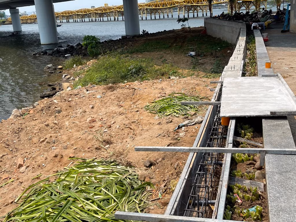 Dân phản ánh đổ xà bần ô nhiễm sông Hàn, lãnh đạo Đà Nẵng kiểm tra nóng -1