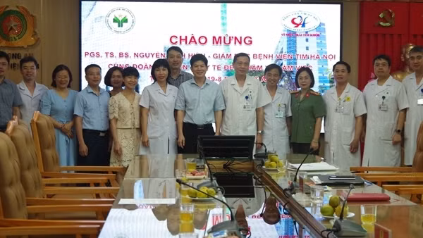 Phối hợp chuyển giao phẫu thuật tim mạch giữa Bệnh viện Tim Hà Nội và Bệnh viện 19-8