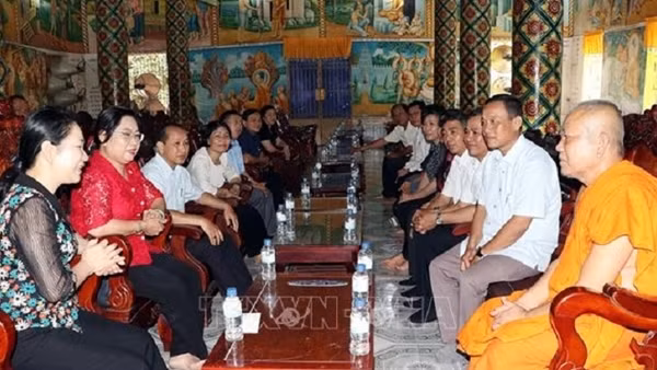Chúc Tết Chôl Chnăm Thmây đồng bào dân tộc Khmer