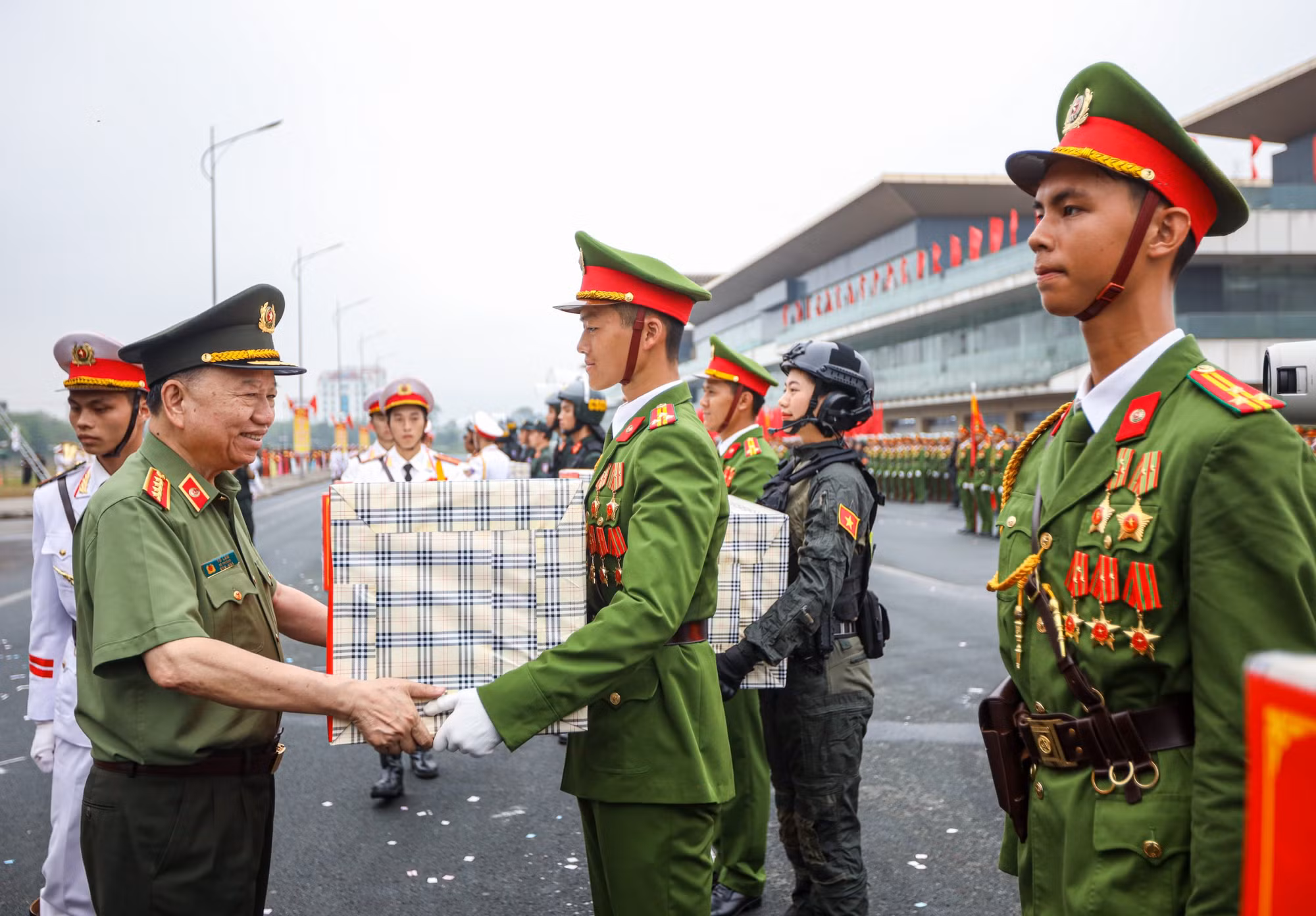 Luyện tập thuần thục, phục vụ tốt Lễ kỷ niệm 50 năm Ngày truyền thống lực lượng Cảnh sát cơ động -0
