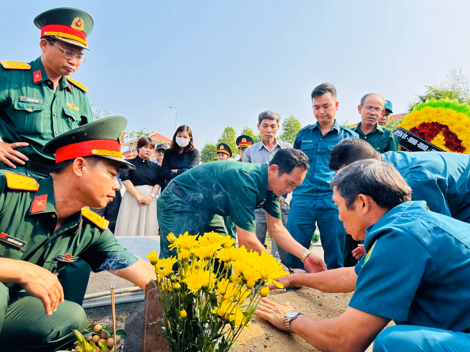 Tổ chức truy điệu và an táng hài cốt liệt sĩ vừa tìm thấy ở Phú Yên -1