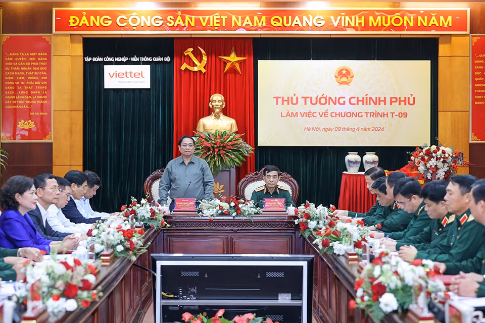 Thủ tướng Chính phủ làm việc với Tập đoàn Viettel về chương trình T-09 -0