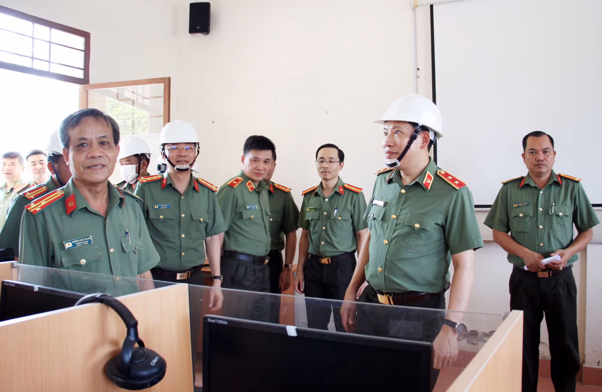 Thứ trưởng Lê Văn Tuyến làm việc với Công an tỉnh Bến Tre -0