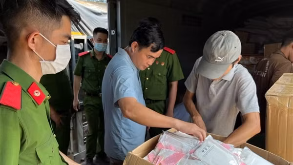 Phát hiện lô hàng hơn 2 tỷ đồng nghi nhập lậu tại ga Sóng Thần
