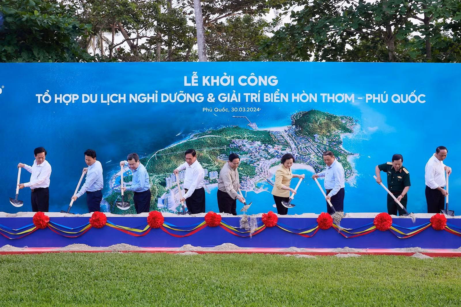 Thủ tướng Phạm Minh Chính khảo sát các dự án tại Thị trấn Hoàng Hôn, Phú Quốc -0