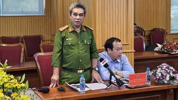 Triệt phá đường dây tạo lập trái phép hàng trăm ngàn tài khoản ngân hàng