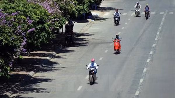 Nắng nóng, oi bức tại miền Bắc, Tây Nguyên và Nam Bộ có thể mưa giông