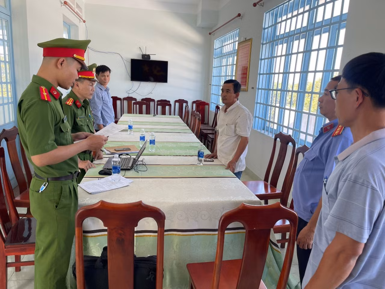 Chủ tịch, Phó Chủ tịch và cán bộ xã bị khởi tố vì tiếp tay cho vợ Chủ tịch xã chiếm đoạt hơn 11 tỷ đồng -0