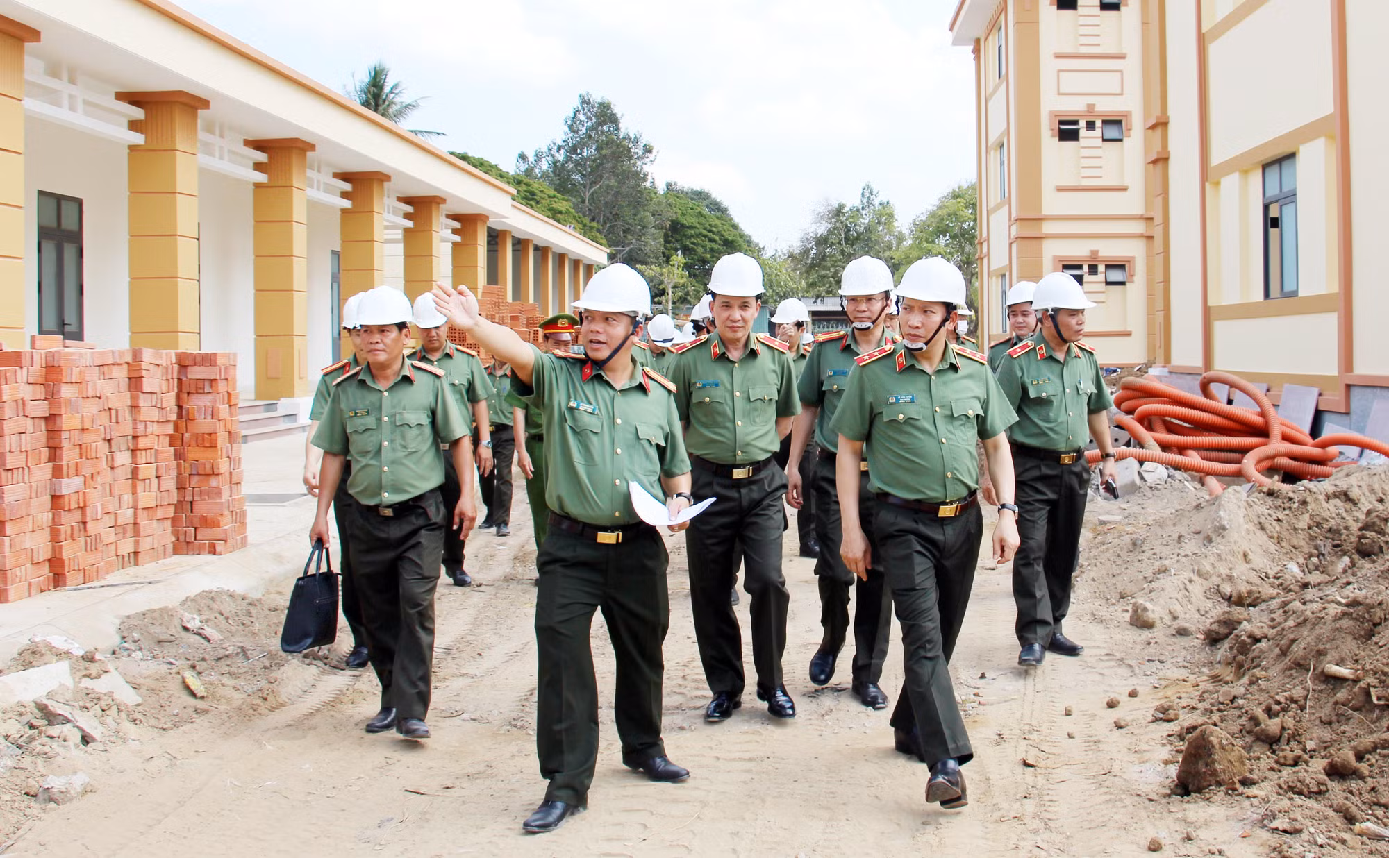 Thứ trưởng Lê Văn Tuyến làm việc với Công an tỉnh Bến Tre -0