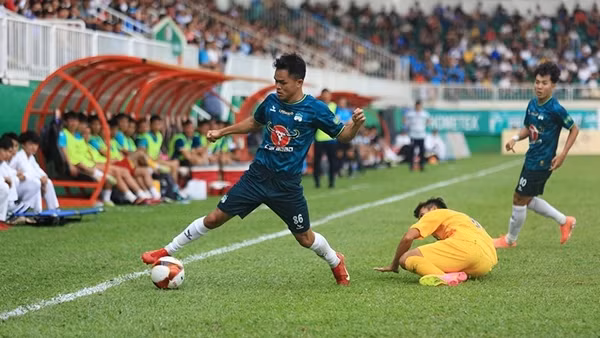 Cuộc đua trụ hạng V.League khó khăn