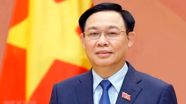 Chủ tịch Quốc hội lên đường thăm chính thức nước Cộng hòa Nhân dân Trung Hoa