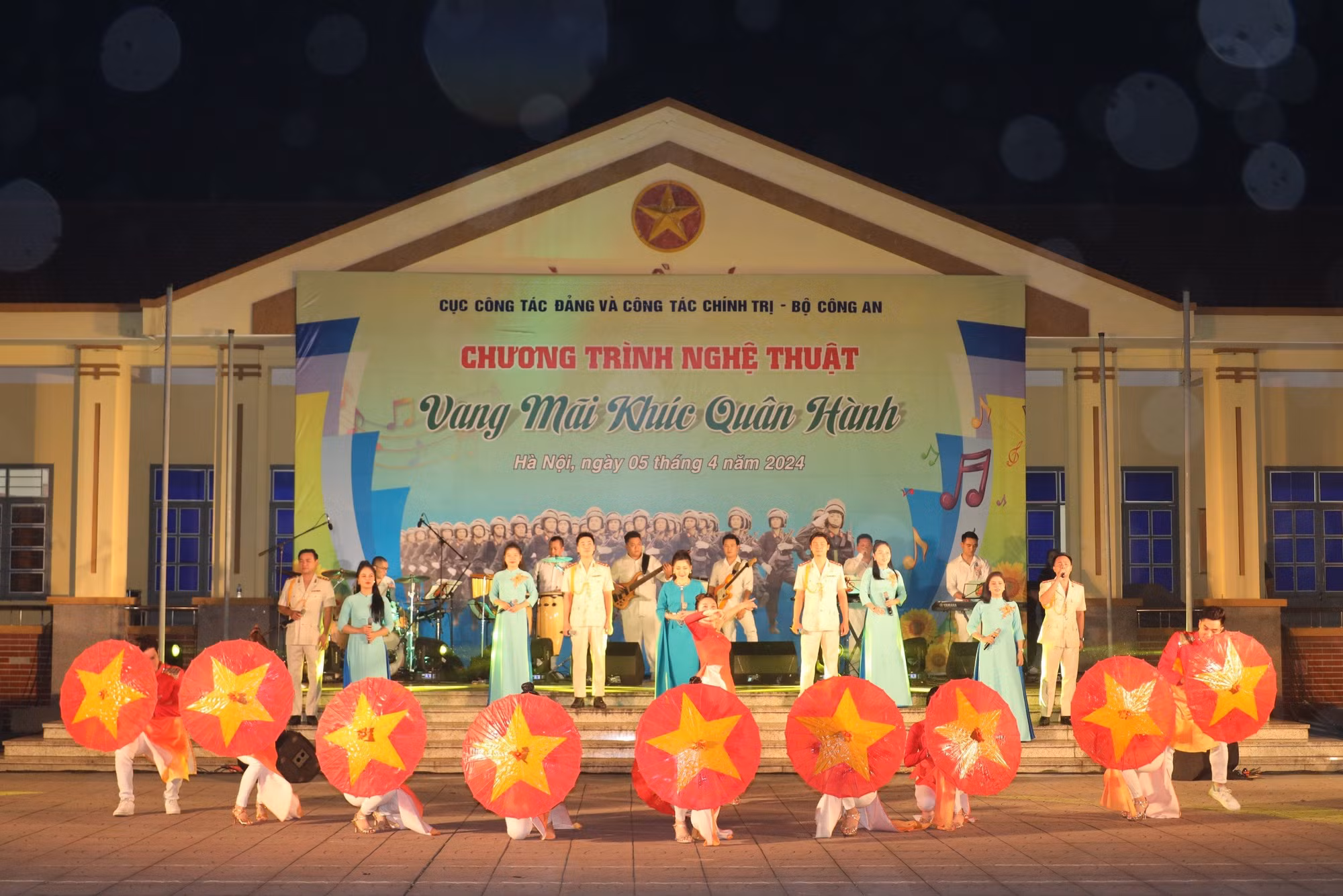 Nghệ sĩ Công an “Hát mãi khúc quân hành”: Sôi động và đầy sức trẻ -9