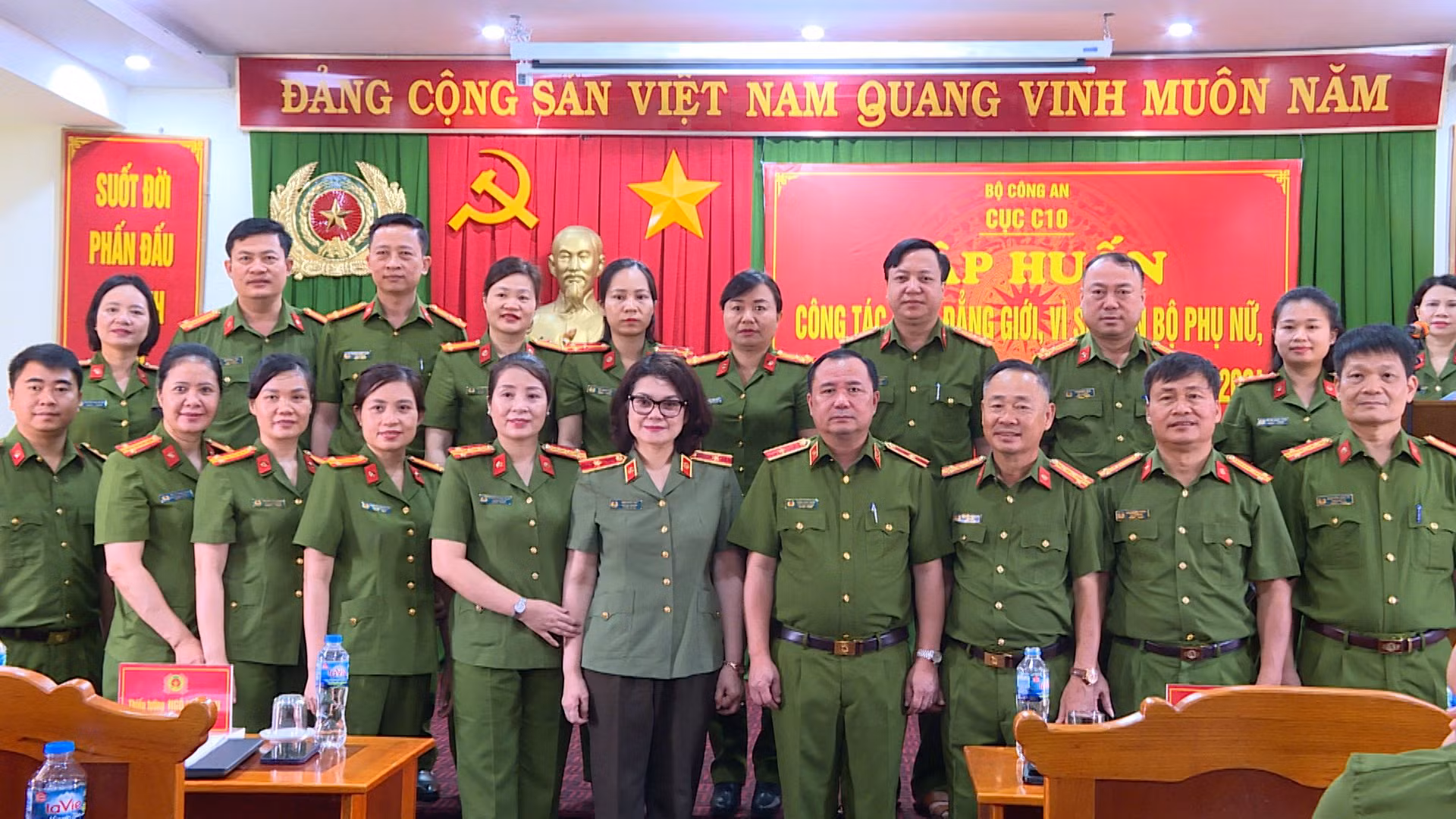 Gần 200 cán bộ tập huấn công tác bình đẳng giới vì sự tiến bộ phụ nữ… -0