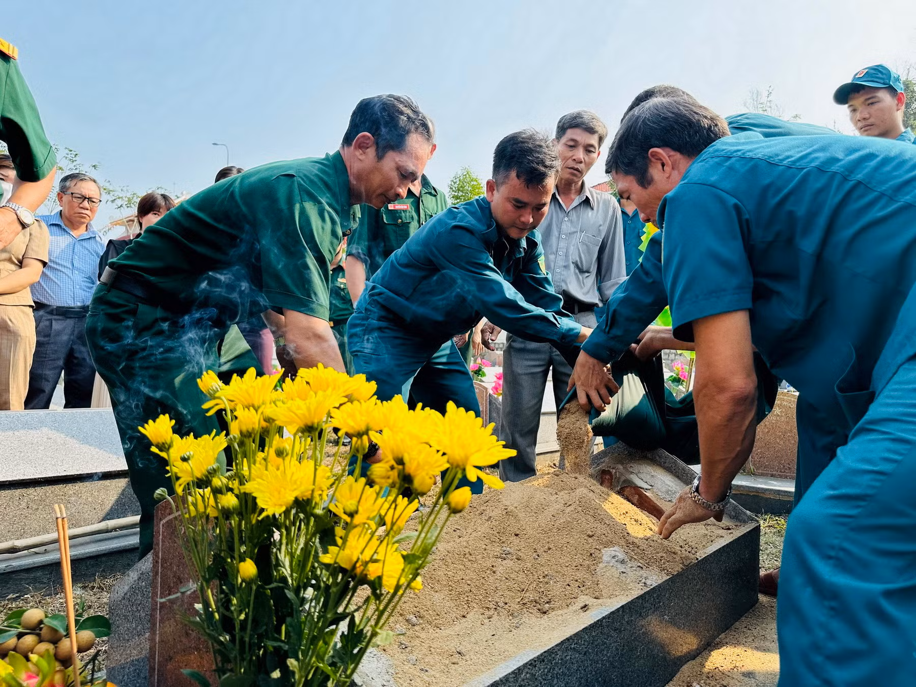 Tổ chức truy điệu và an táng hài cốt liệt sĩ vừa tìm thấy ở Phú Yên -0