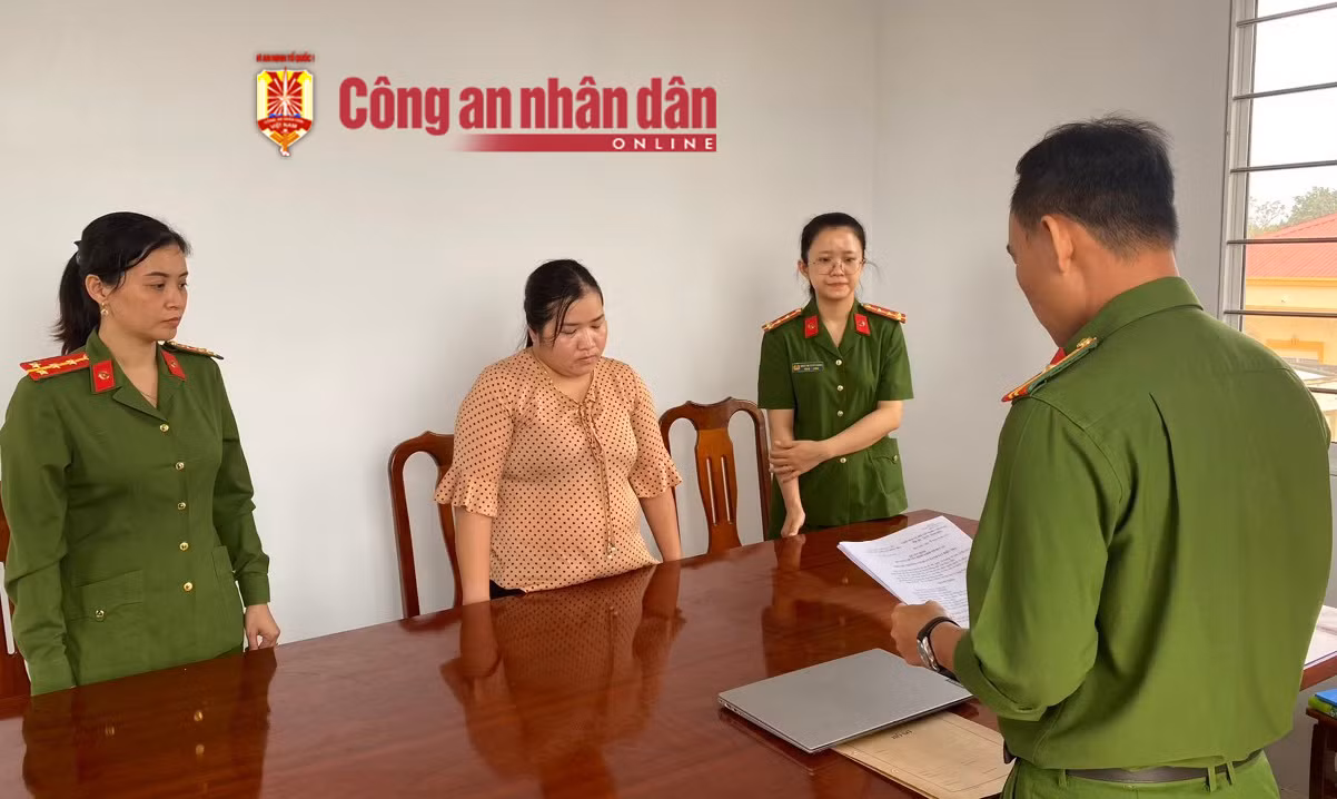 Bắt tạm giam cựu Chủ tịch xã và kế toán do tham ô tài sản -1