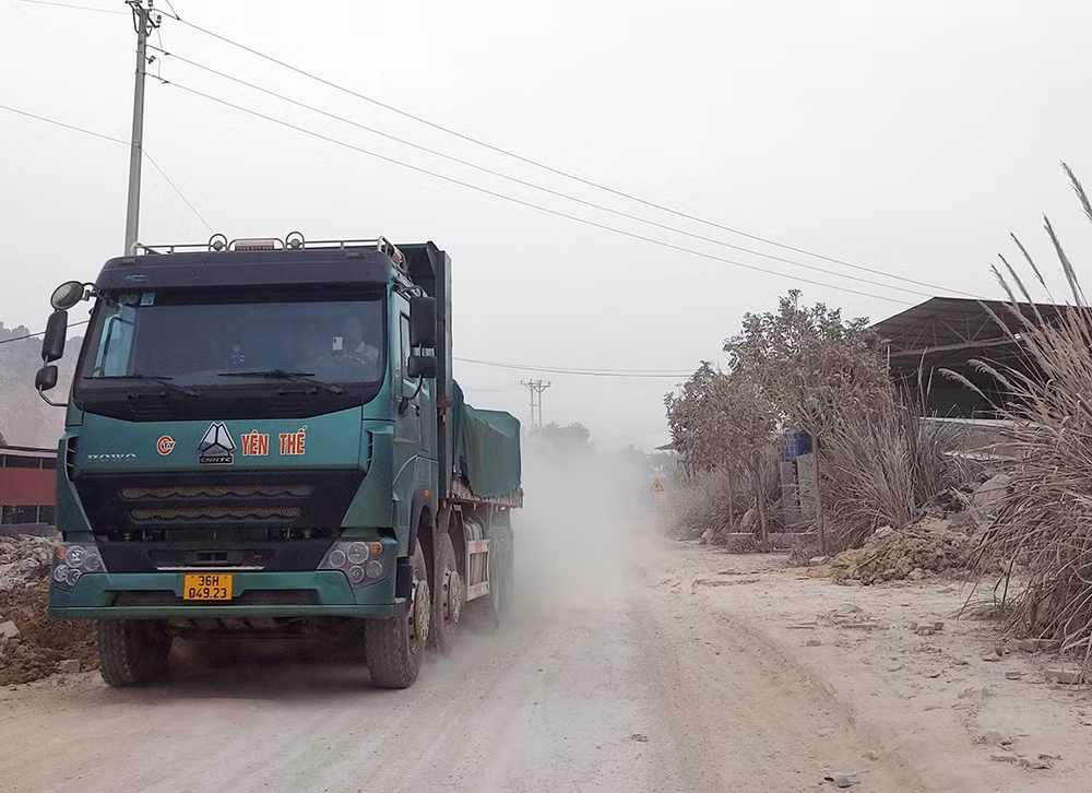 Hàng trăm cơ sở chế tác đá mỹ nghệ thi nhau nhả bụi -0
