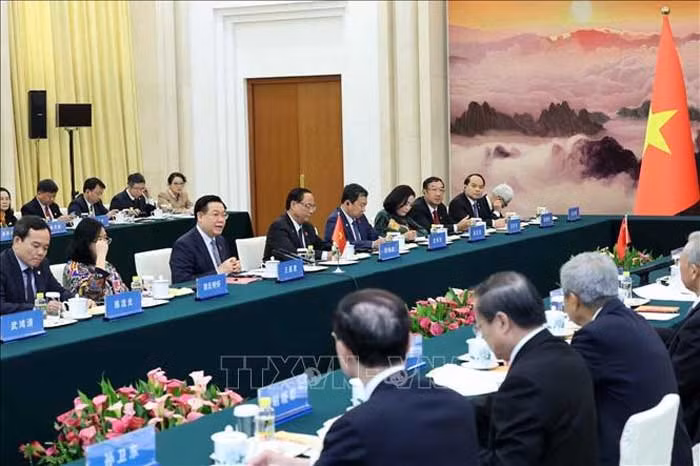 Chủ tịch Quốc hội Vương Đình Huệ hội kiến Chủ tịch Chính hiệp toàn quốc Trung Quốc Vương Hộ Ninh -0