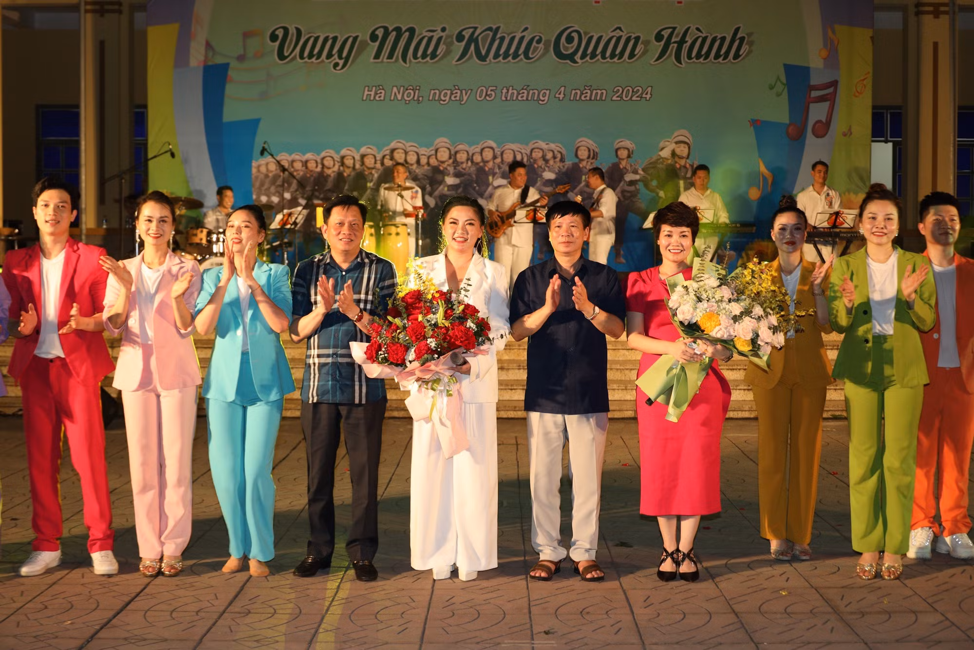 Nghệ sĩ Công an “Hát mãi khúc quân hành”: Sôi động và đầy sức trẻ -0