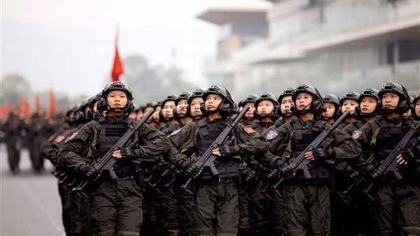 Ngẩn ngơ những "bông hồng thép" Cảnh sát đặc nhiệm xinh đẹp