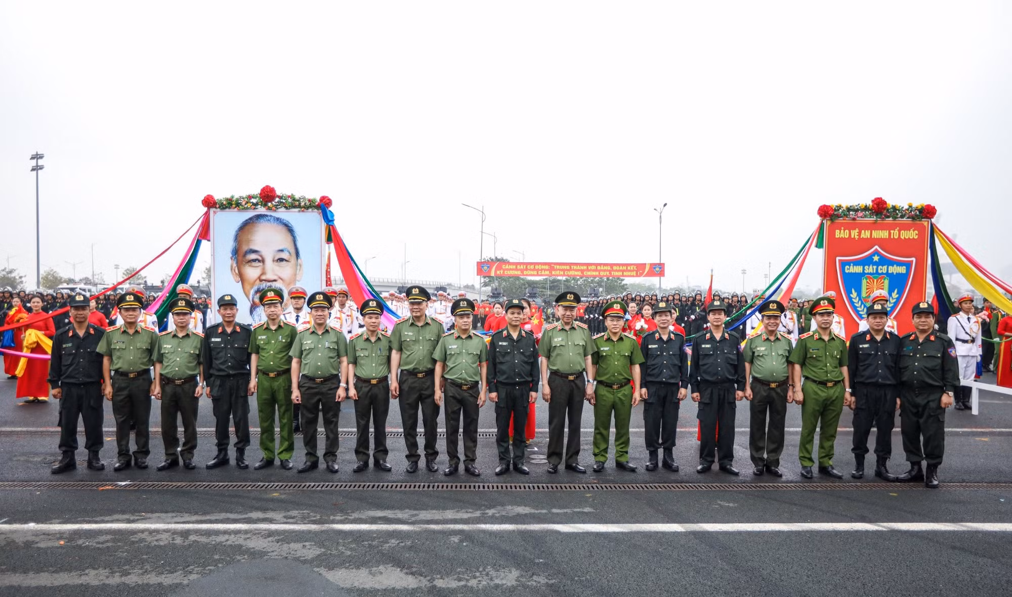 Luyện tập thuần thục, phục vụ tốt Lễ kỷ niệm 50 năm Ngày truyền thống lực lượng Cảnh sát cơ động -0
