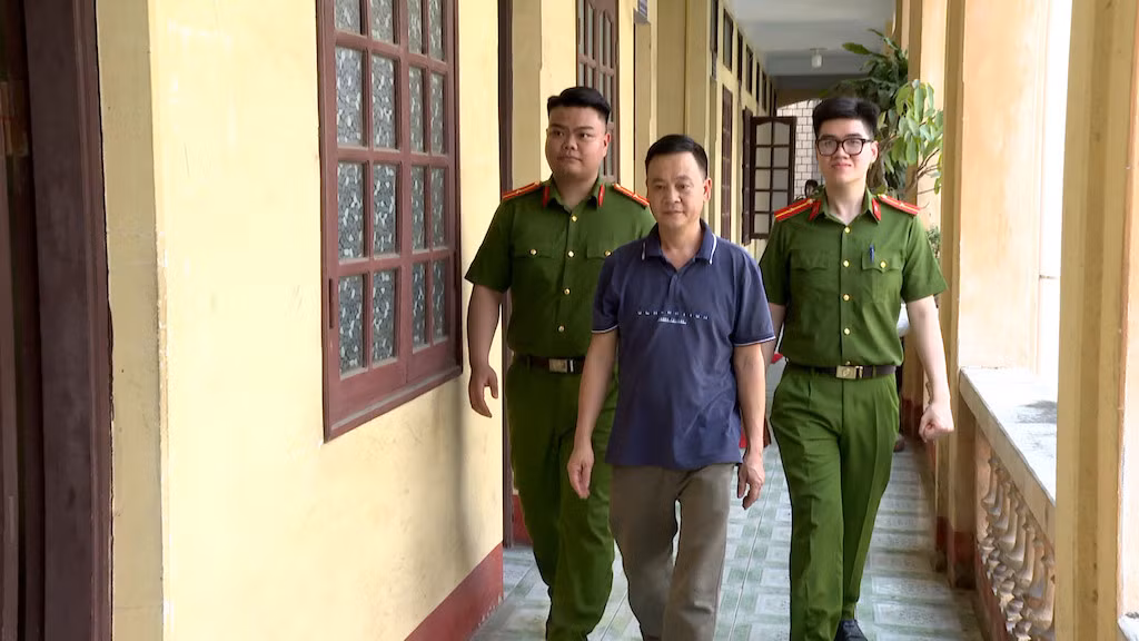 Từ mảnh vỡ tại hiện trường, bắt lái xe gây tai nạn chết người rồi bỏ trốn -0