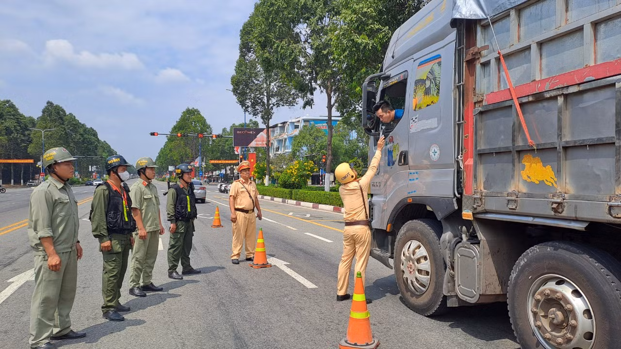 Các sở, ngành ở Bình Dương phối hợp tăng cường đảm bảo TTATGT -0