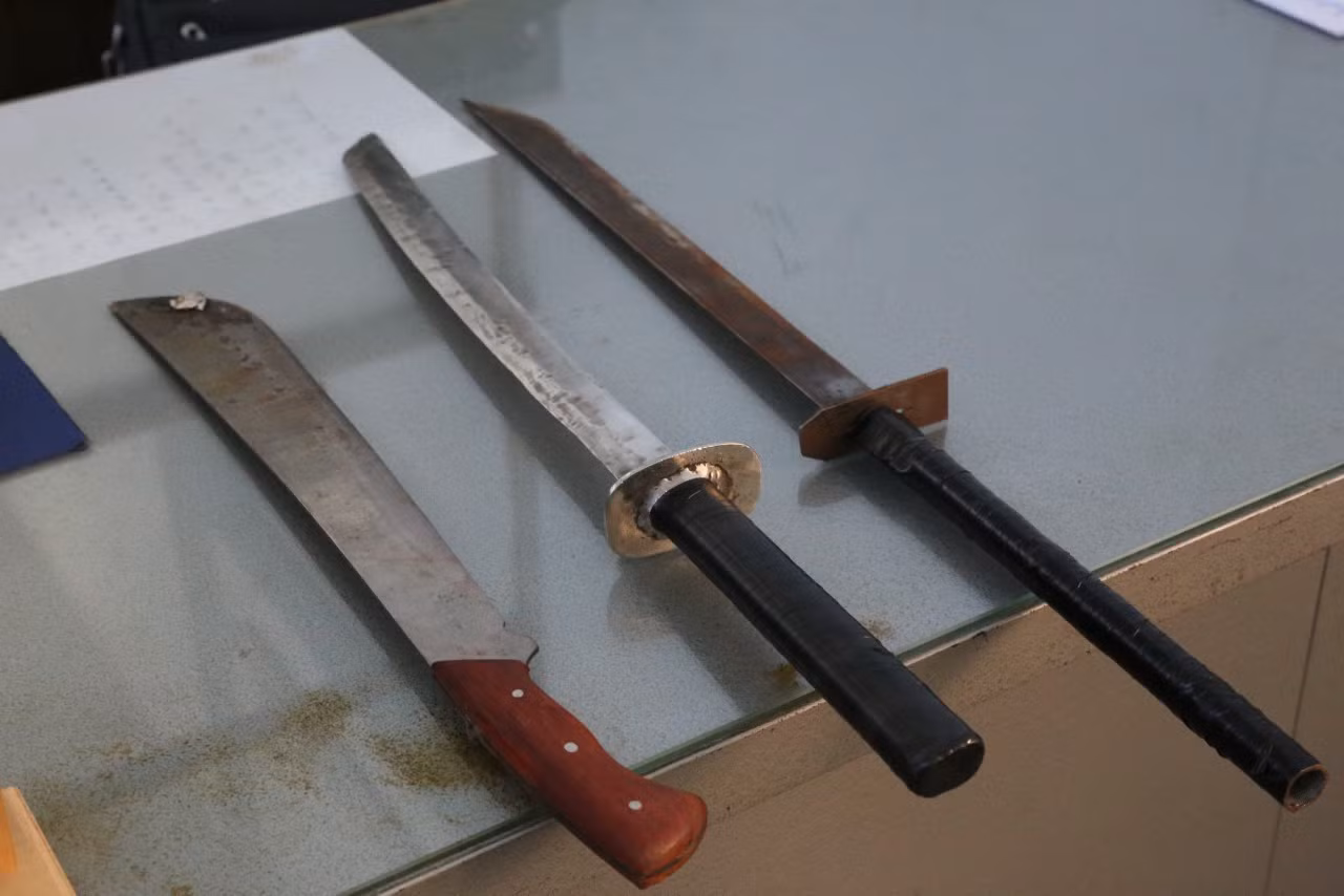 Đuổi chém nhau trên đường, 5 người thương vong -0