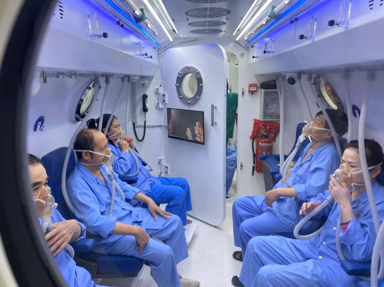 Bệnh viện Y học cổ truyền Bộ Công an khai trương buồng điều trị oxy cao áp đa ngăn, đa chỗ -0