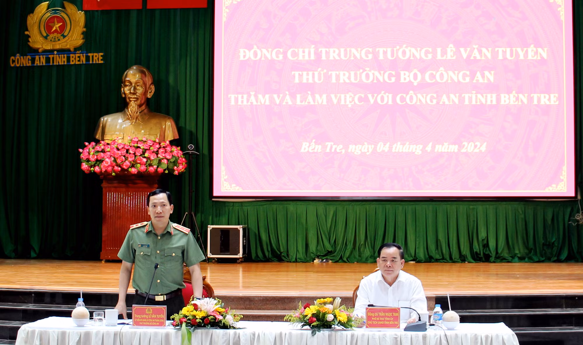 Thứ trưởng Lê Văn Tuyến làm việc với Công an tỉnh Bến Tre -0