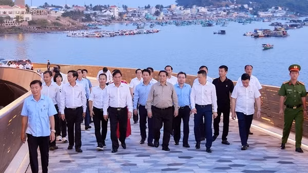 Thủ tướng Phạm Minh Chính khảo sát các dự án tại Thị trấn Hoàng Hôn