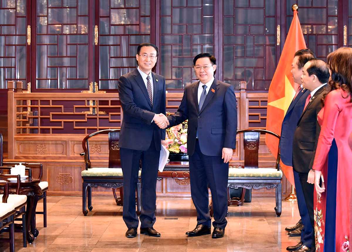 Chủ tịch Quốc hội Vương Đình Huệ tiếp lãnh đạo một số tập đoàn hàng đầu của Trung Quốc -0