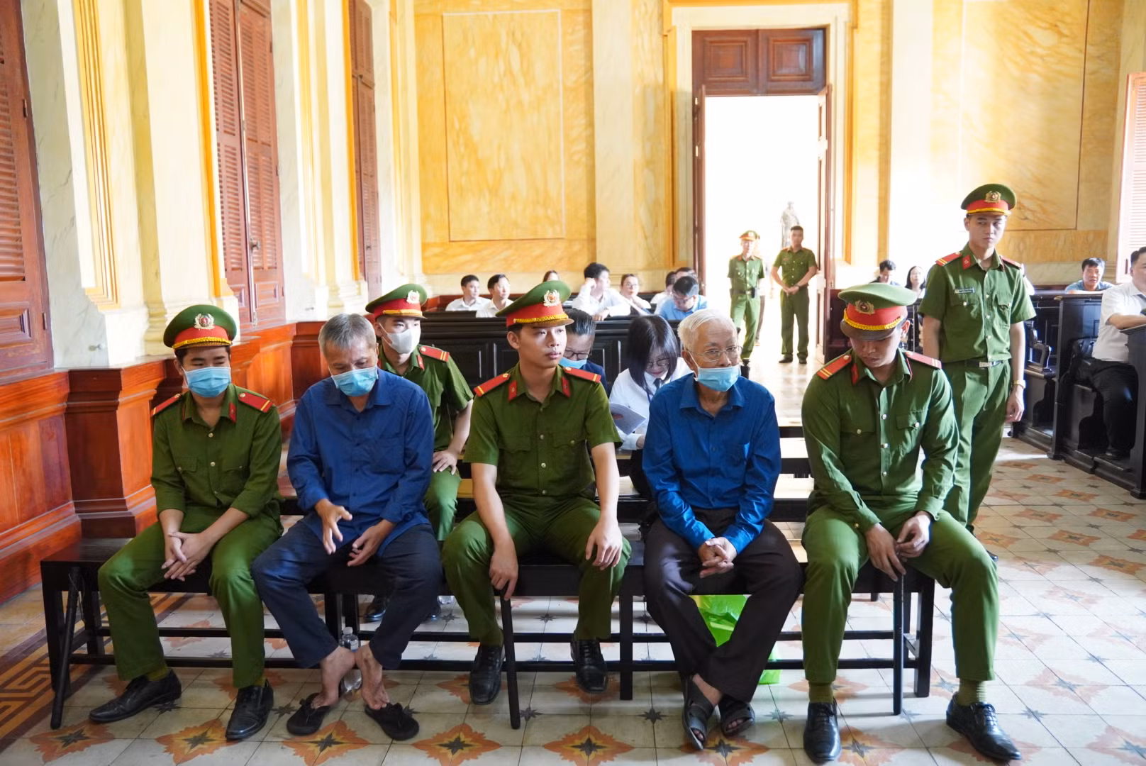 Cựu Tổng giám đốc Ngân hàng DAB Trần Phương Bình lại án chồng án -0