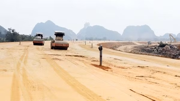 Nhiều dự án cao tốc Bắc-Nam tiếp tục chậm tiến độ