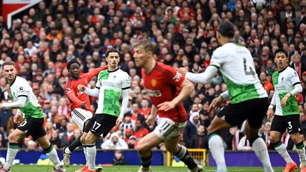 Để MU cầm hoà, Liverpool mất ngôi đầu bảng