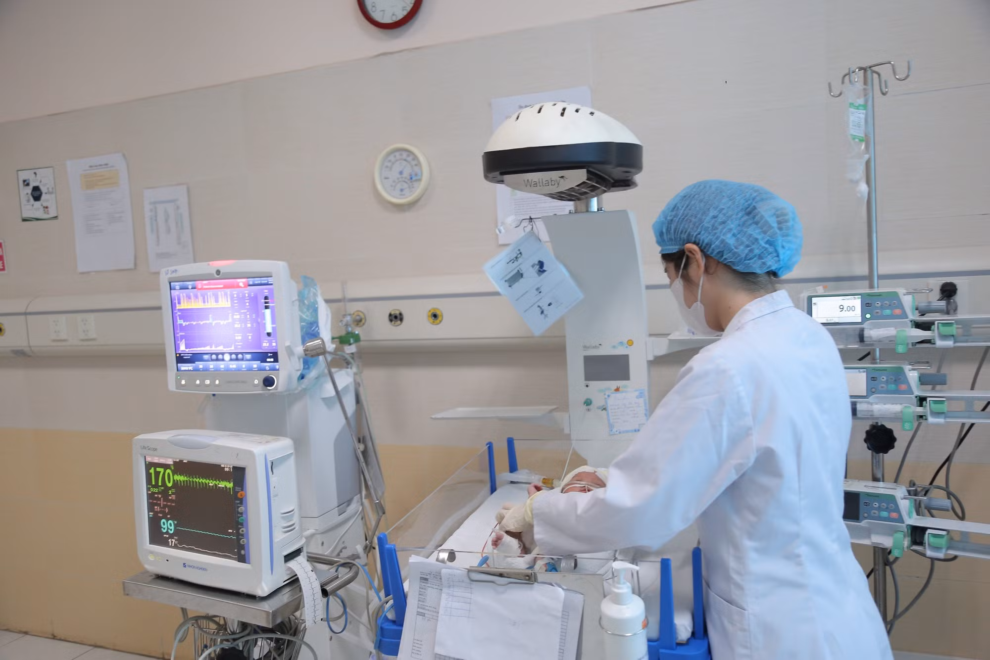 Bé sơ sinh nguy kịch do mắc cúm A kèm rối loạn axít béo -0