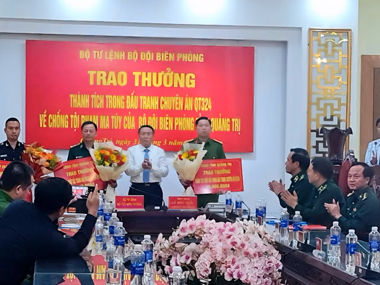 Khen thưởng chuyên án bắt giữ vụ buôn bán, vận chuyển ma túy từ khu vực Tam giác vàng vào Quảng Trị tiêu thụ -0