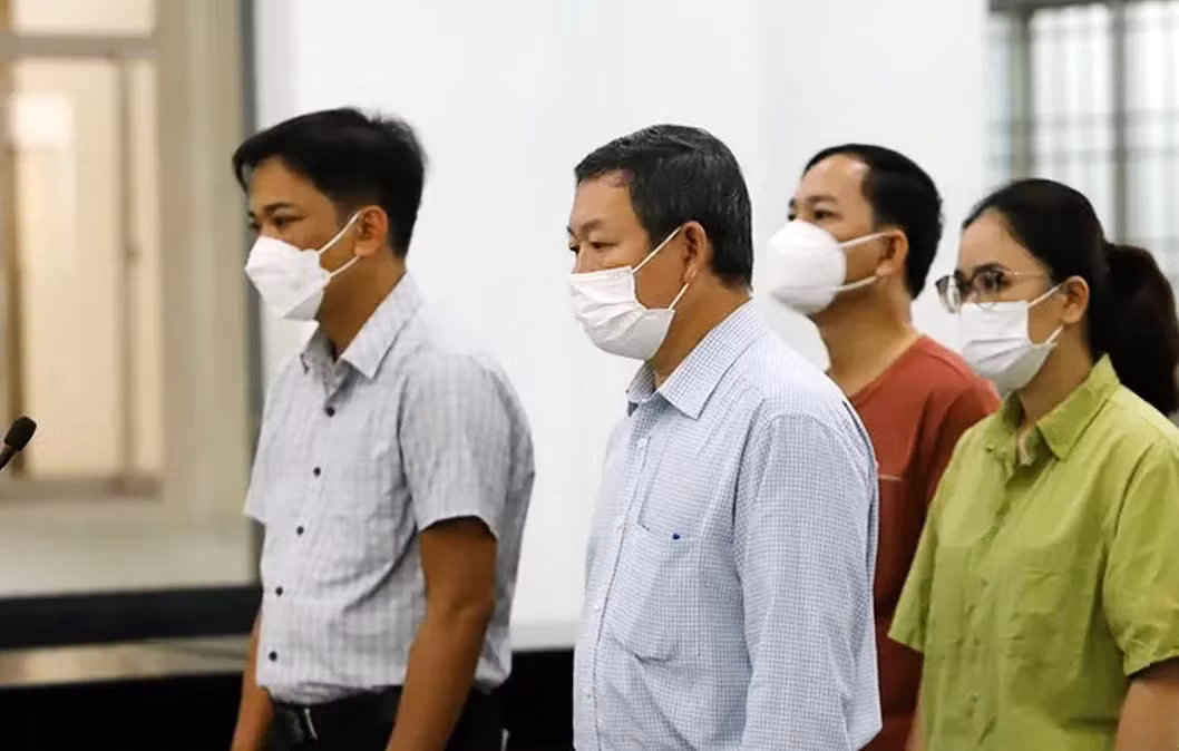 Gây thiệt hại gần 16 tỷ đồng, Giám đốc CDC Khánh Hòa cùng đồng phạm hầu tòa -0