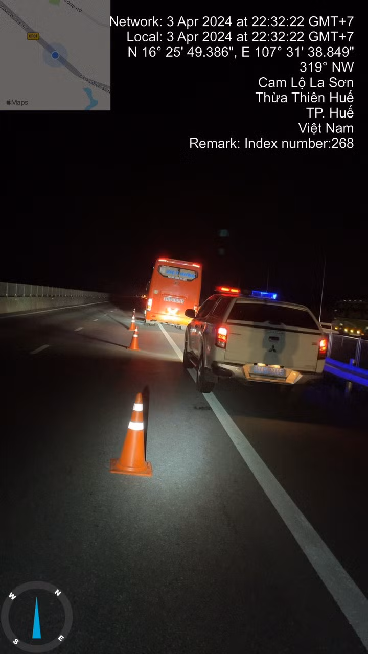 Liên tiếp ô tô bị nổ lốp trên cao tốc Cam Lộ - La Sơn: CSGT vất vả cứu hộ dưới nắng nóng -1